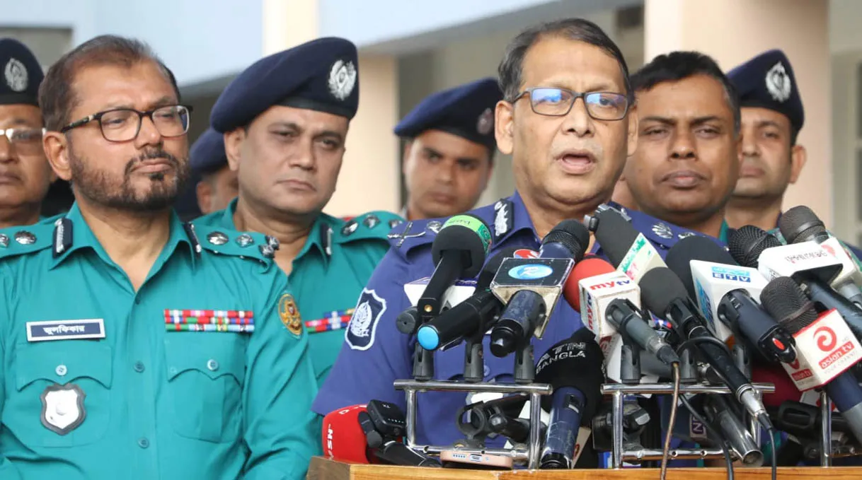 ক্রসফায়ার-গুমের ভয় দেখিয়ে সন্ত্রাস দমন করতে চাই না : আইজিপি